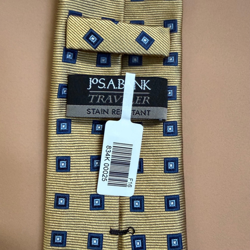 Jos A Bank Traveler Gold Blue Geometric Silk Necktie Stain Resistant 3.5 Inch - Picture 3 of 7